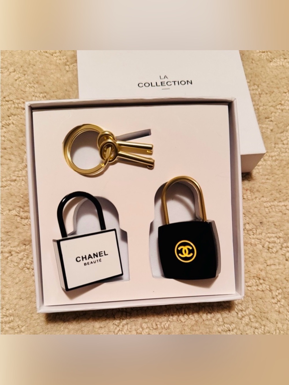 CHANEL & VALENTINO Lock & Lipstick 2 Piece Bundle - Picture 4 of 10
